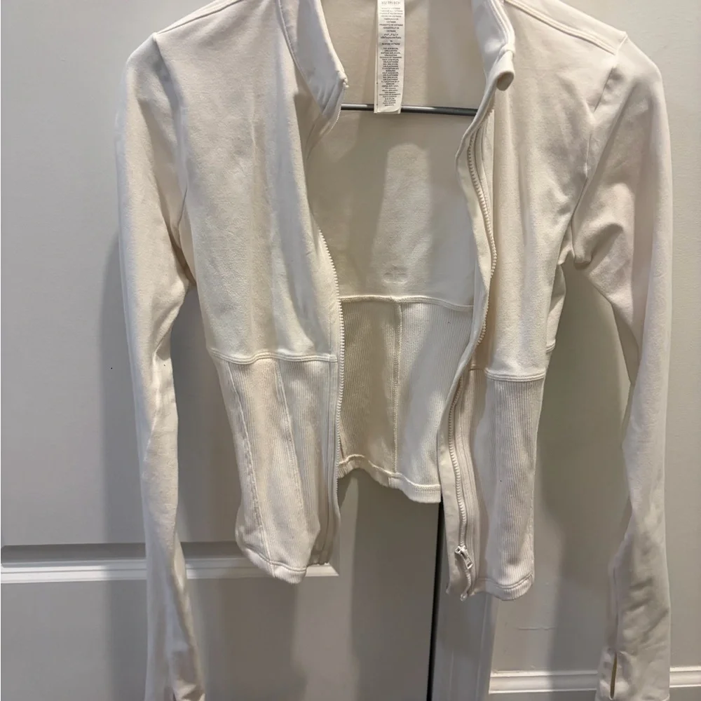AlCropped White Zip-Up Jacket